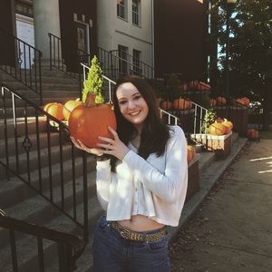 Meet your Posher, Caitlyn